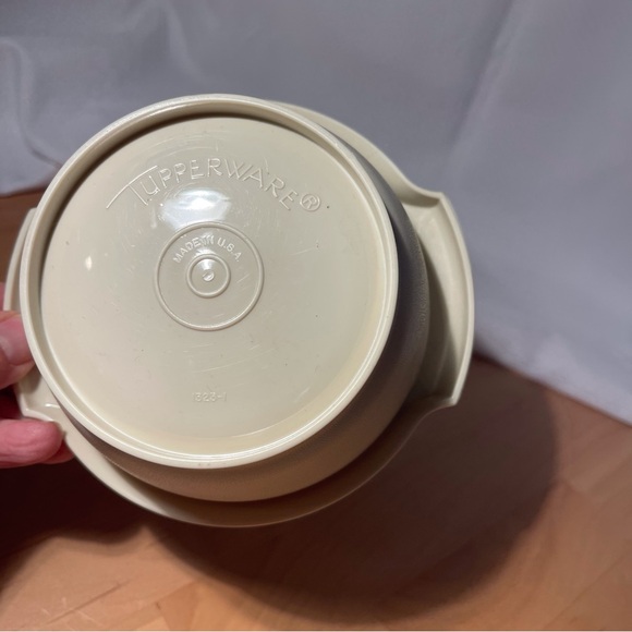 Tupperware Condiment Bowl & Caddy Almond Vintage - Picture 10 of 14